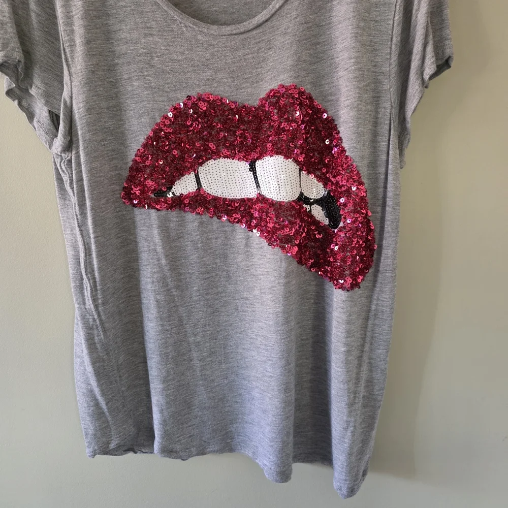 H&M L Y2K Modern Contemporary Indie Sleeze Grunge Sequin Lips Graphic T-Shirt - Picture 8 of 12